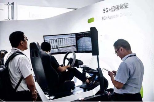 移动通信大会上的 5G+远程驾驶体验区。图/视觉中国