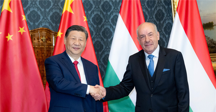  Xi Jinping Holds Talks with President Shuyuk of Hungary